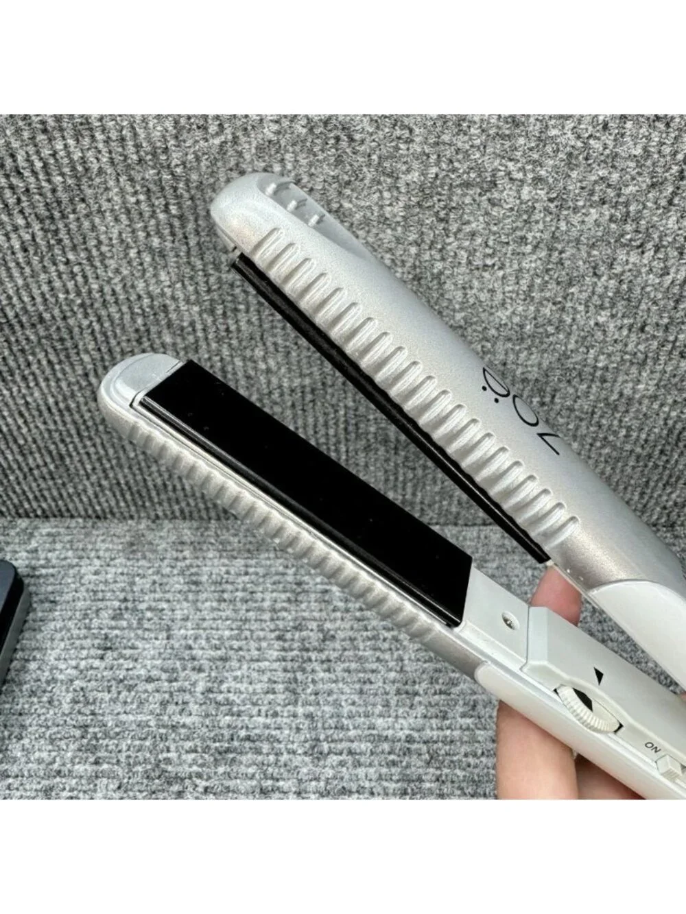 Zoe Professional Flat Iron Hair Straightener 1” 230-430F Silver White ZPRO0803